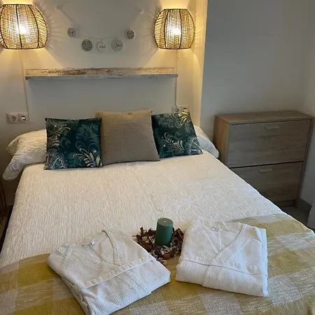 Totalmente Reformado Con Piscina Y Jardines Al Lado De La Playa De La Carihuela *